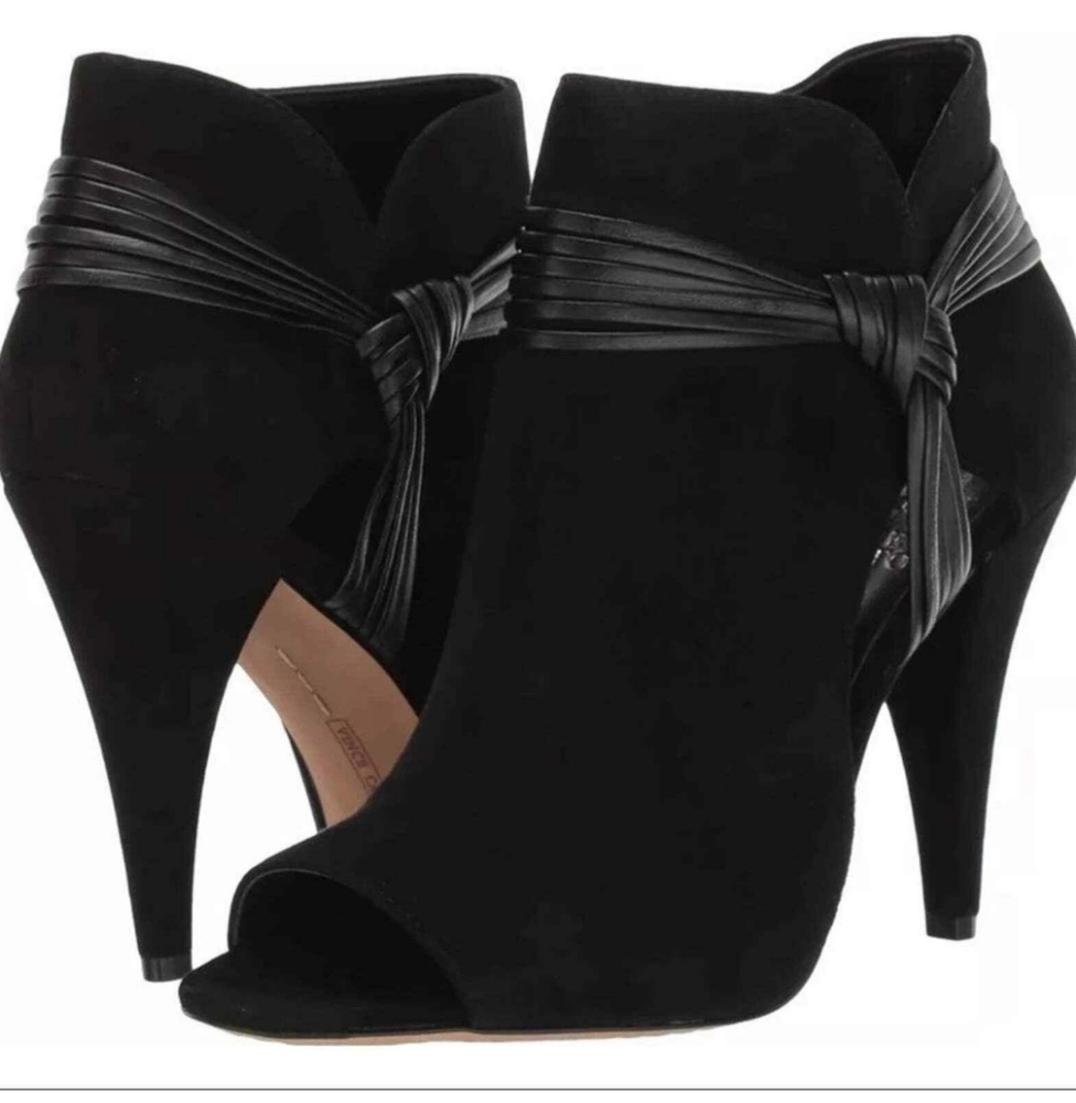 Vince Camuto ANNAVAY Peep Toe Booties